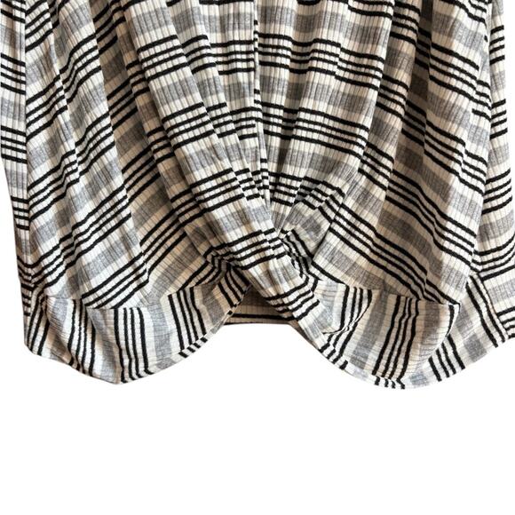 Caution to the wind Striped Black and White Sleeveless Top - Picture 4 of 9